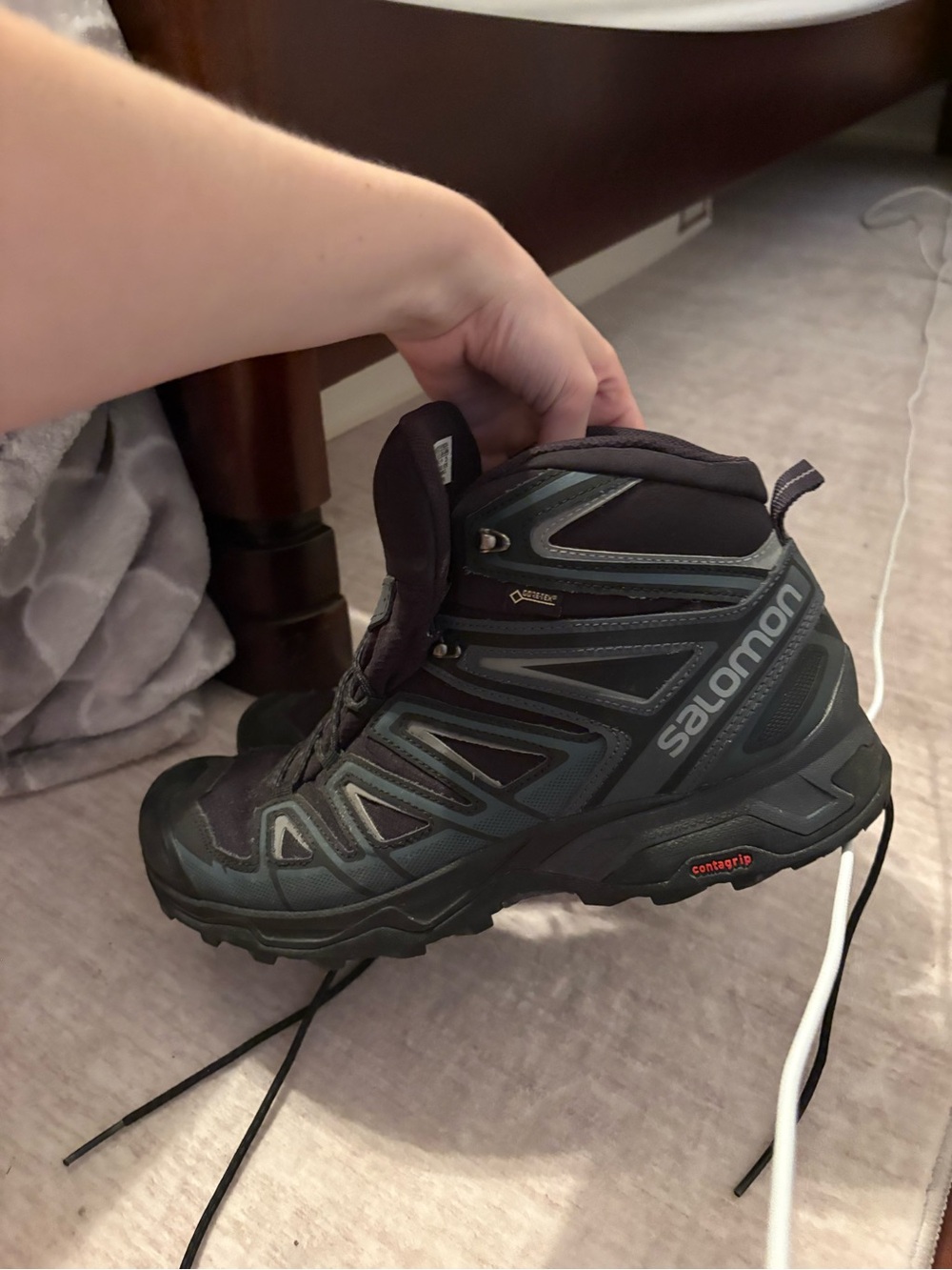 Salomon Mens Black and Gray Trail Boots - Picture 2 of 5